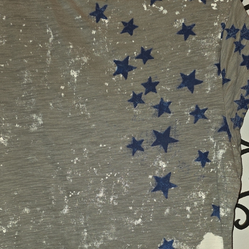 Rock & Republic Gray, Red, Blue Star Tee - XL - Picture 6 of 8